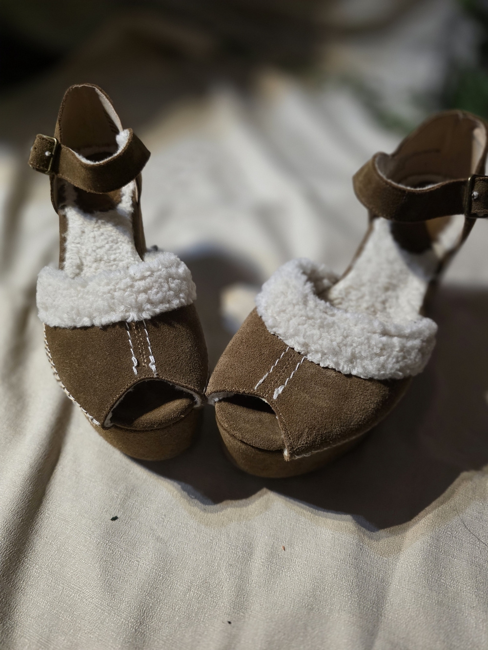 Joyfolie Brea Heel Leather Sherpa Platform Clog Sandals Size 8.5